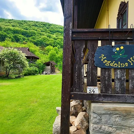Magdolna Nyaraló *