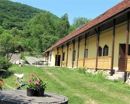 펜션 Magdolna Vendeghaz *